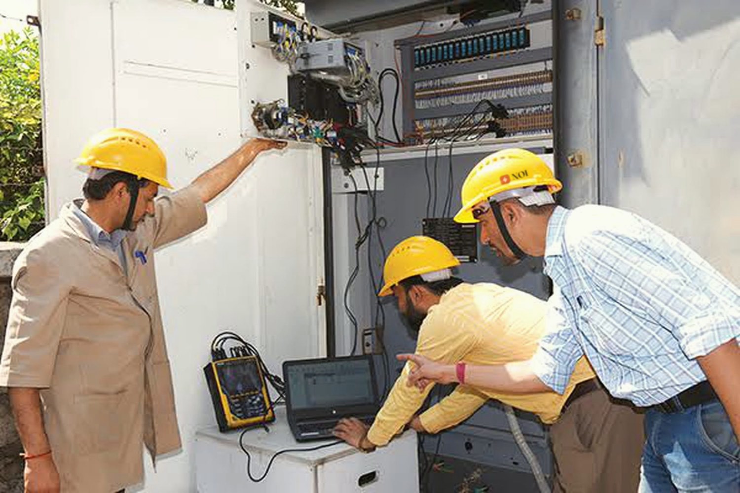 NOI measuring electrical load at a commercial building during an energy assessment